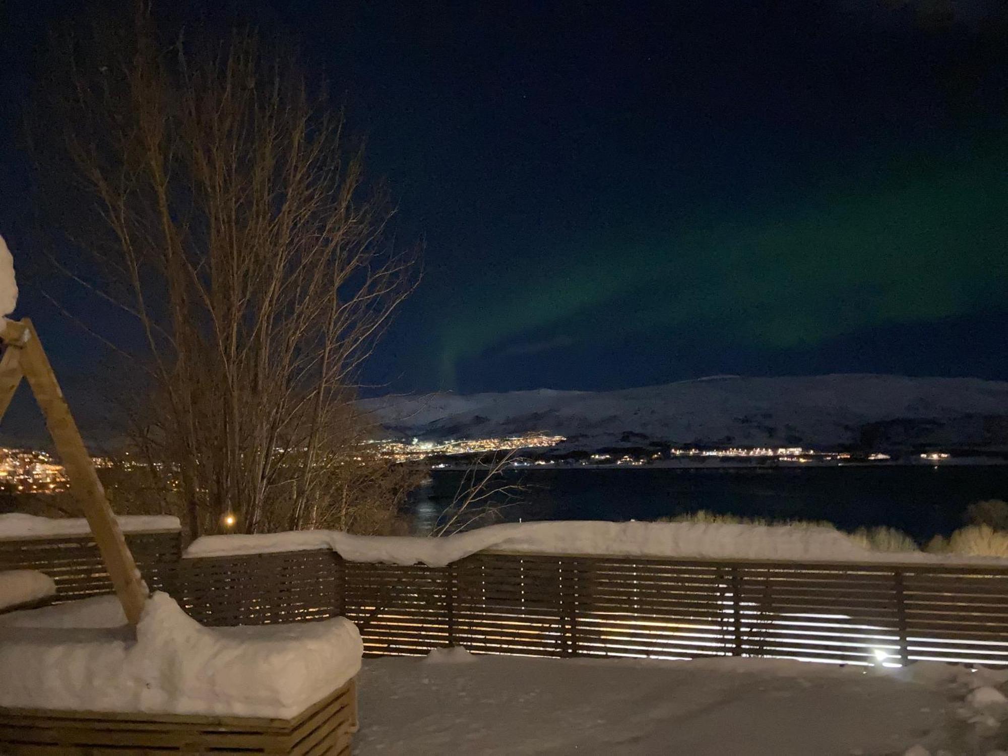 A Place For Aurora In Wintertime And Midnight Sun In Summer-Time! ทรอมโซ ภายนอก รูปภาพ